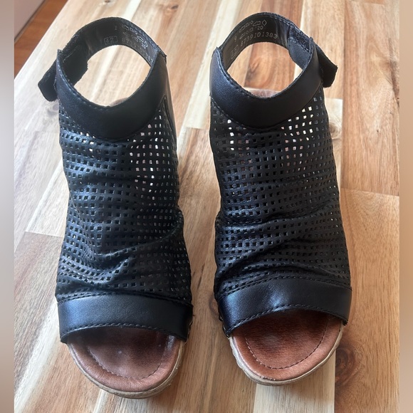 Remonte Shoes - Remonte Soft- Black Leather Sandal